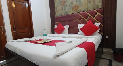 Spot on  Aura Inn Room Type - Classic
