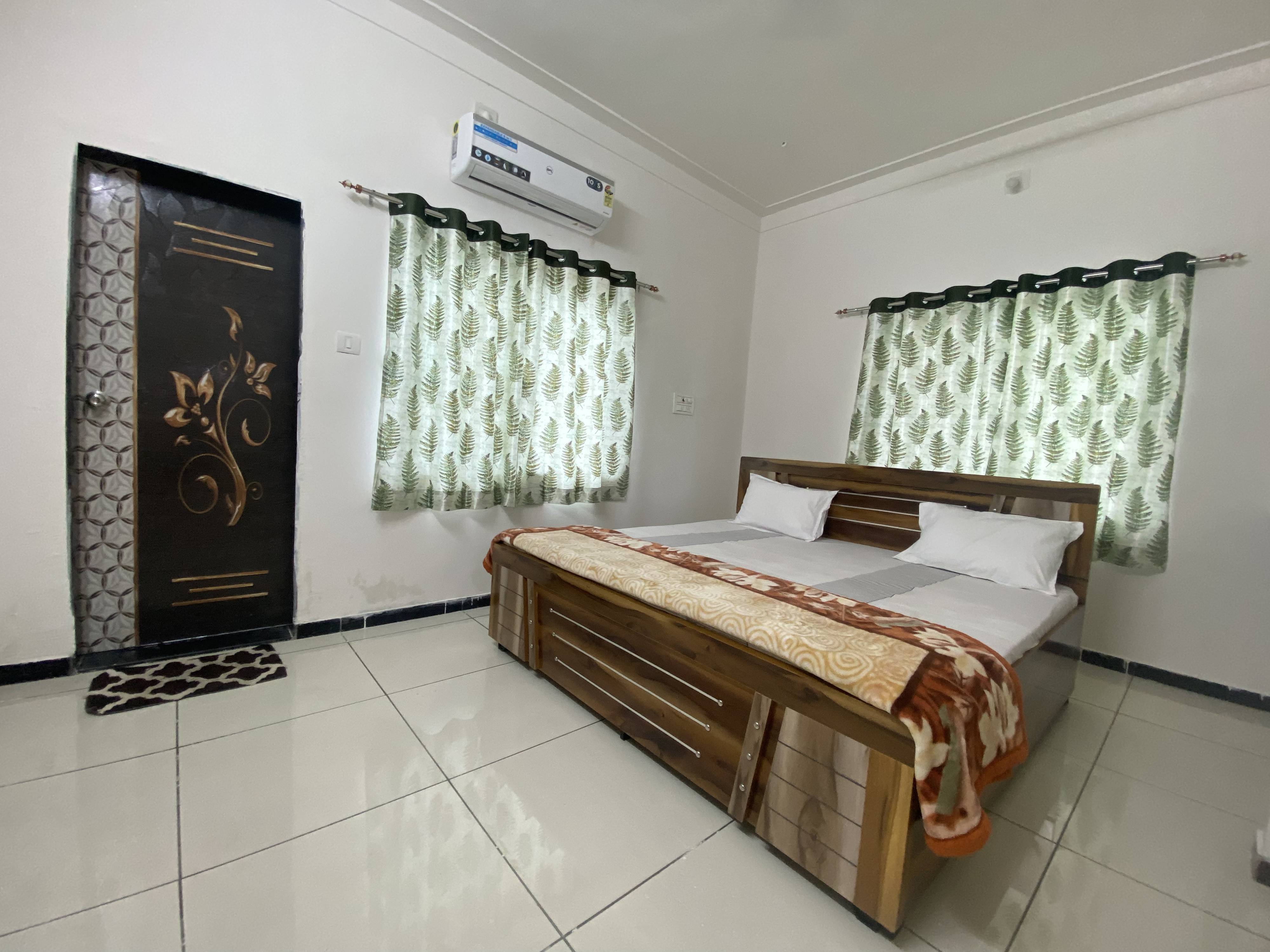 Shree Ambica Home Stay - Tap to explore photos