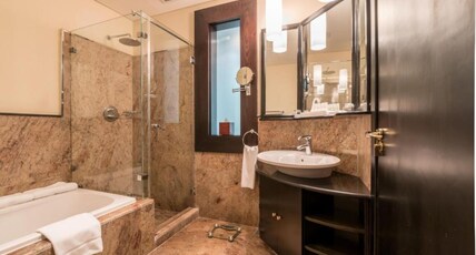 Radisson Blu Hotel Doha Room Type - Suite - Lounge Access