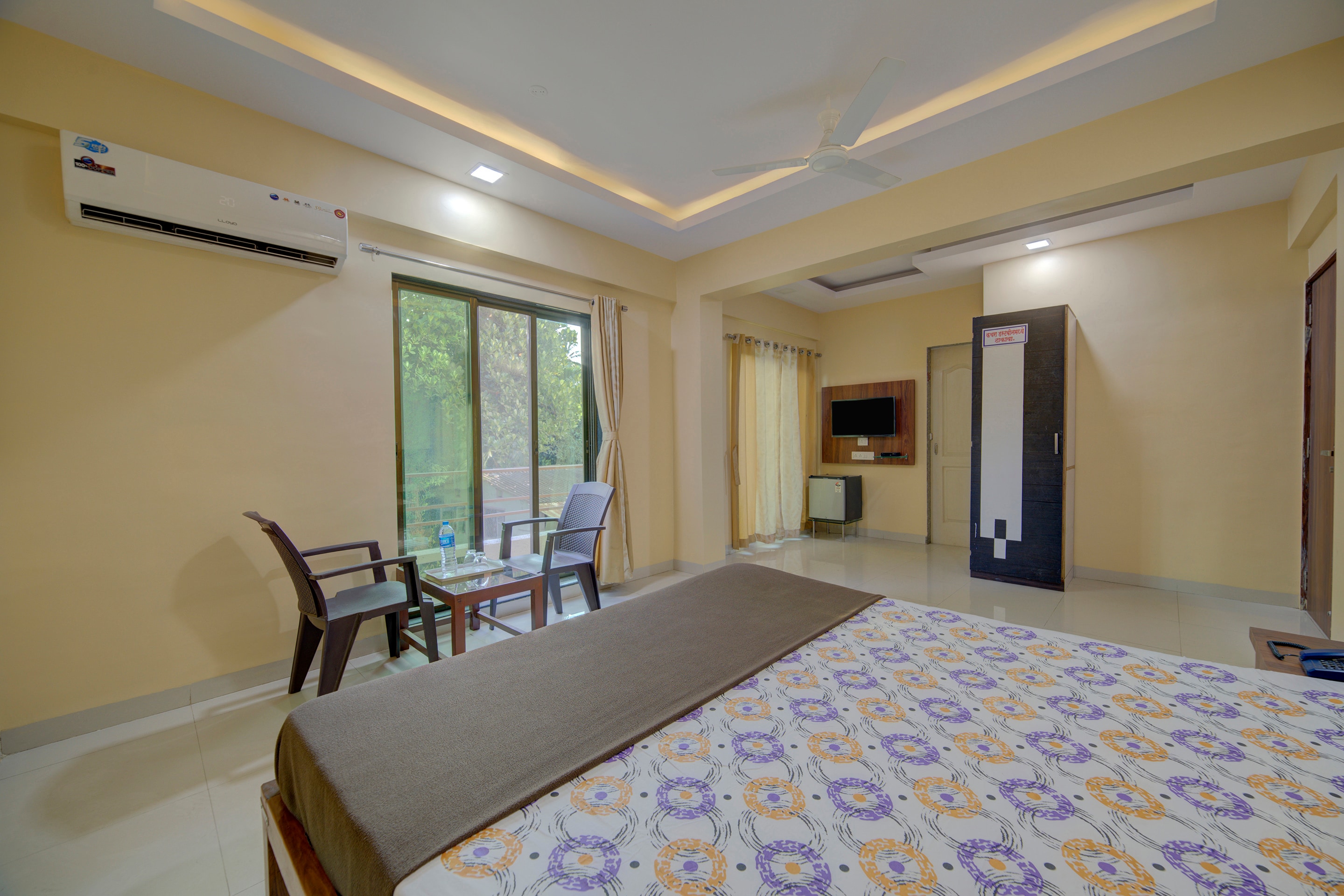 Kohinoor Cottage | Rooms with Wi-Fi - Tap to explore photos
