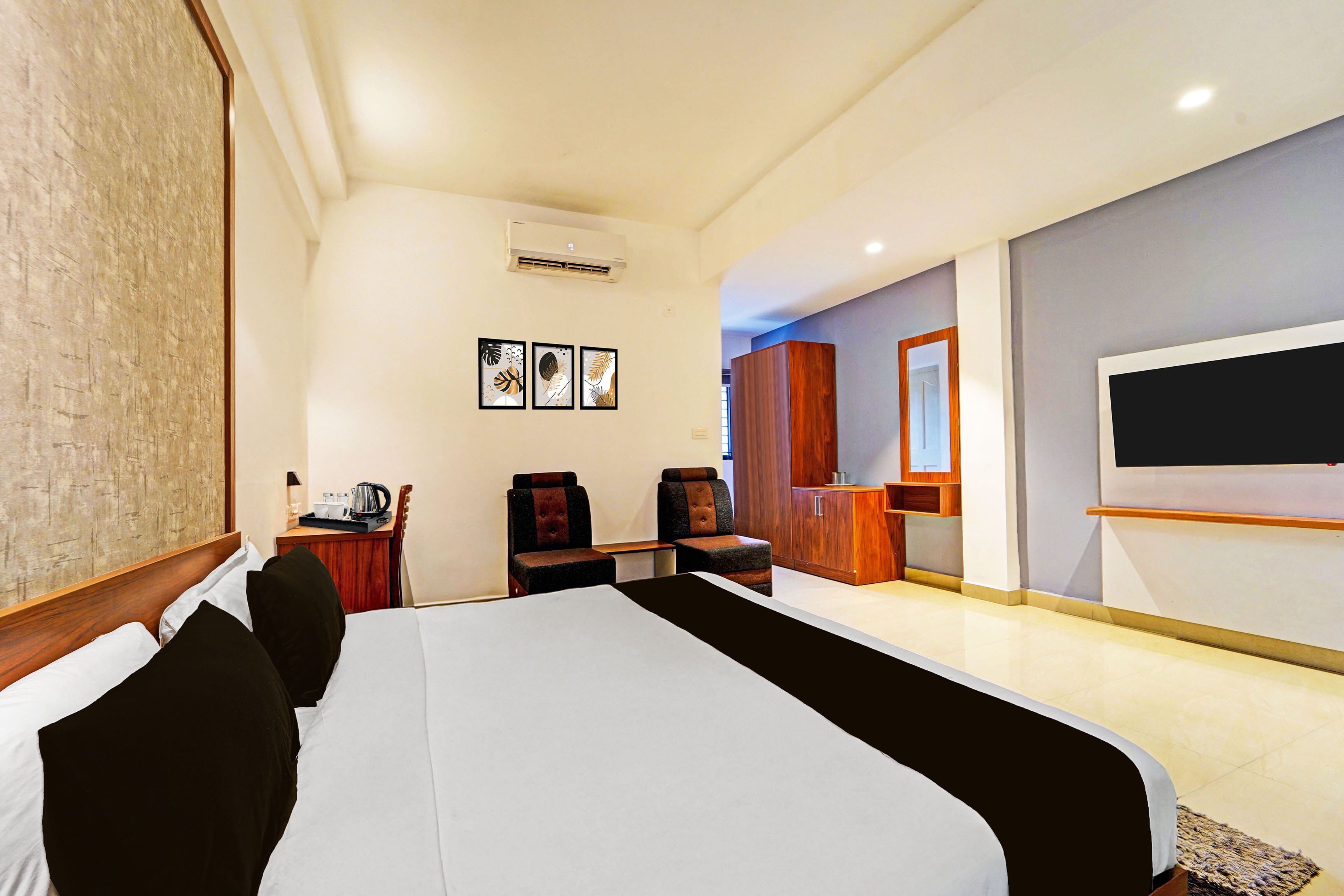 Townhouse Kozhencherry Formerly The Beige Hotel - Tap to explore photos