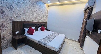 Shri Ram Palace Room Type - Deluxe Room