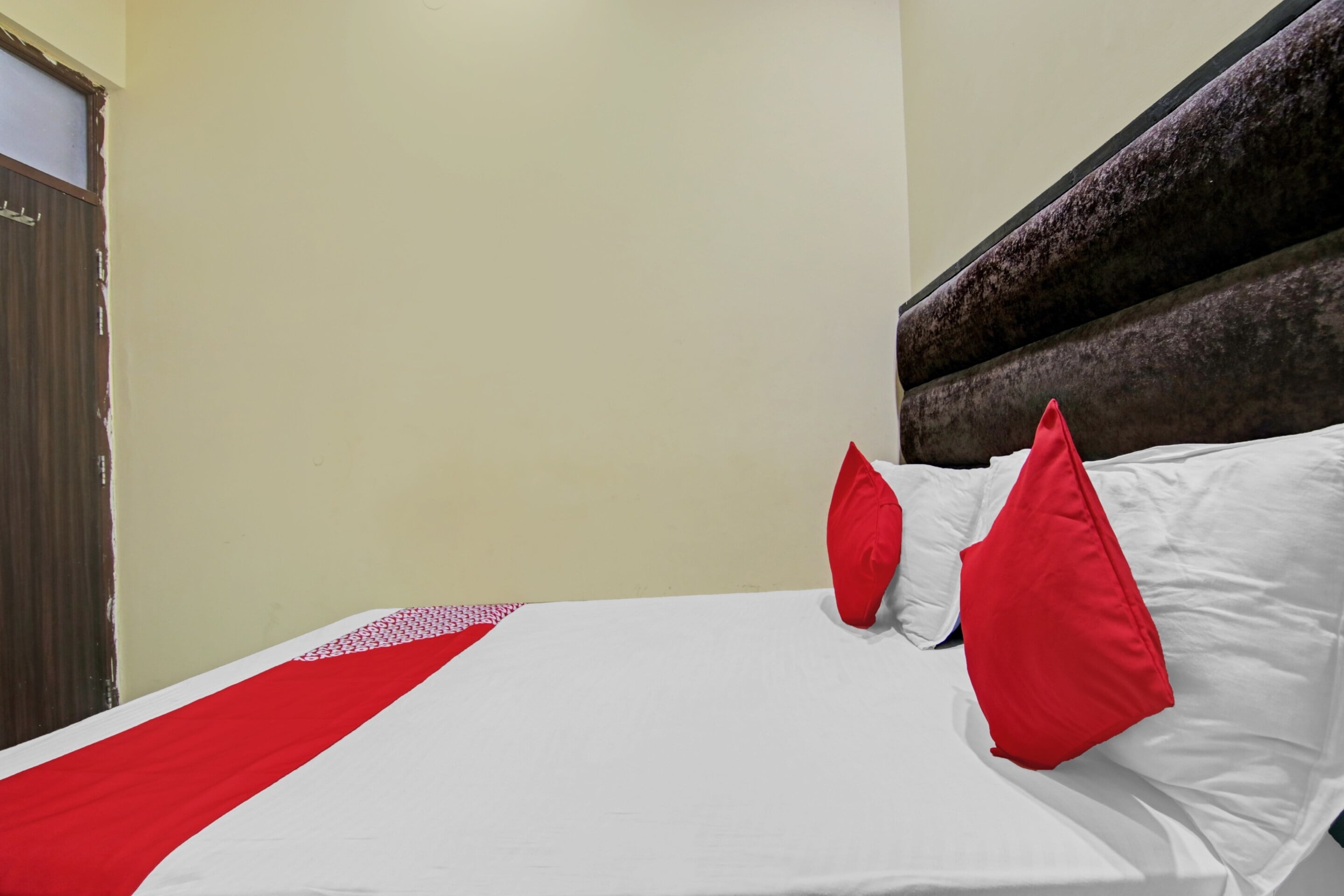 Hotel O Arjun Dx. - Tap to explore photos