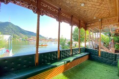 Photos of The Apollo 11 Heritage Luxury Houseboat, Srinagar