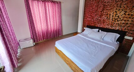 Nayami Lake View Hostel Room Type - Deluxe Bedroom
