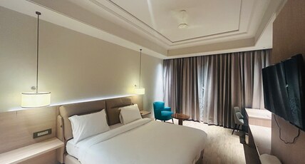 The Supreme Hotel and Banquet Room Type - Super Deluxe Room With Balcony
