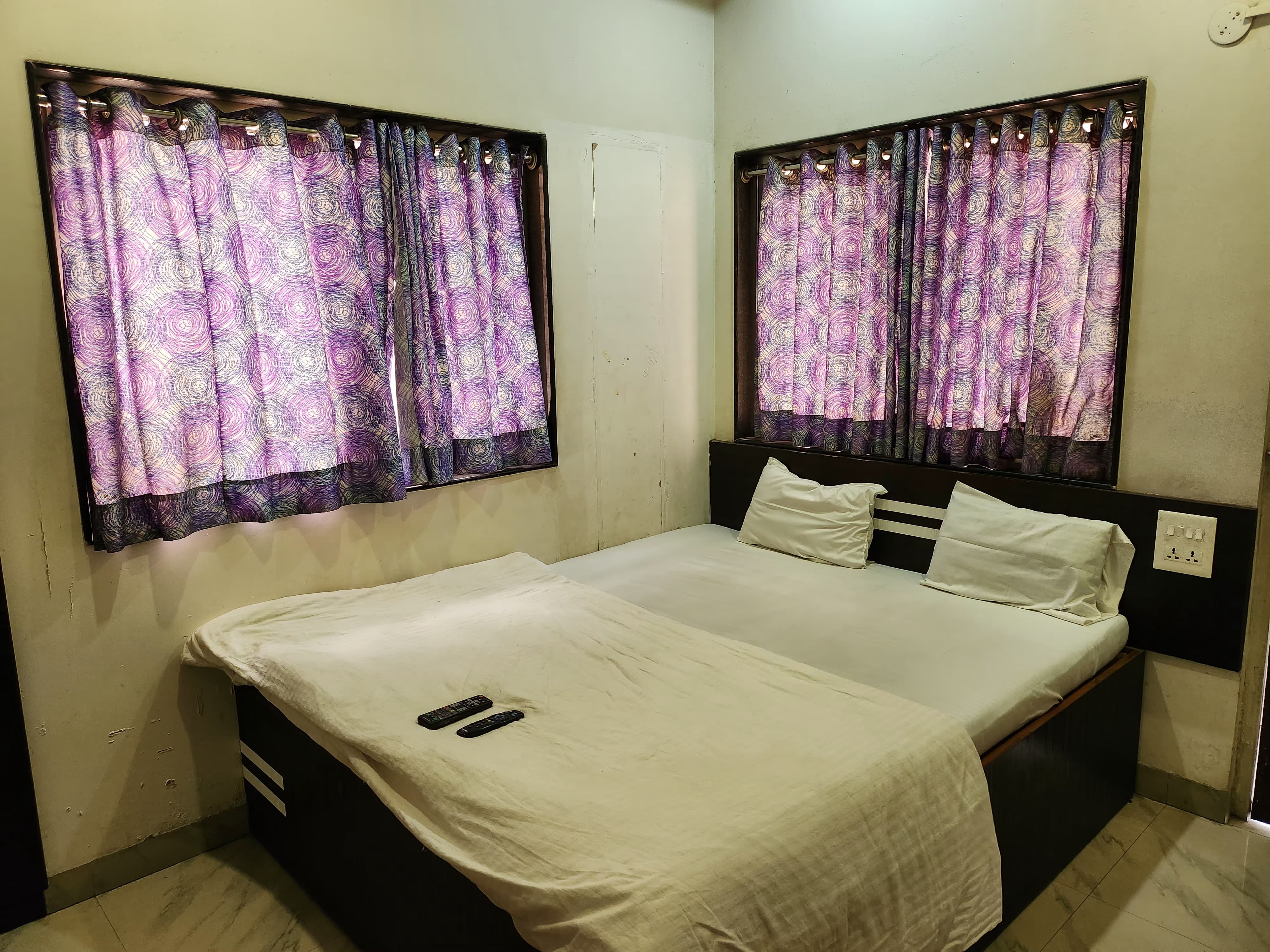 Hotel Rau Lodging - Tap to explore photos