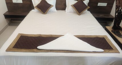 THE RUDRAKSH  HOTEL Room Type - Deluxe Room