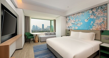 Holiday Inn Wuhan Riverside, an IHG Hotel Room Type - 1 King Premium Cityview High Floor