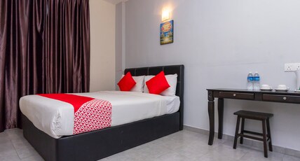 Muar City Hotel Room Type - Deluxe Queen