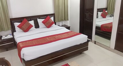 Hotel Queens Tower Room Type - Deluxe Room