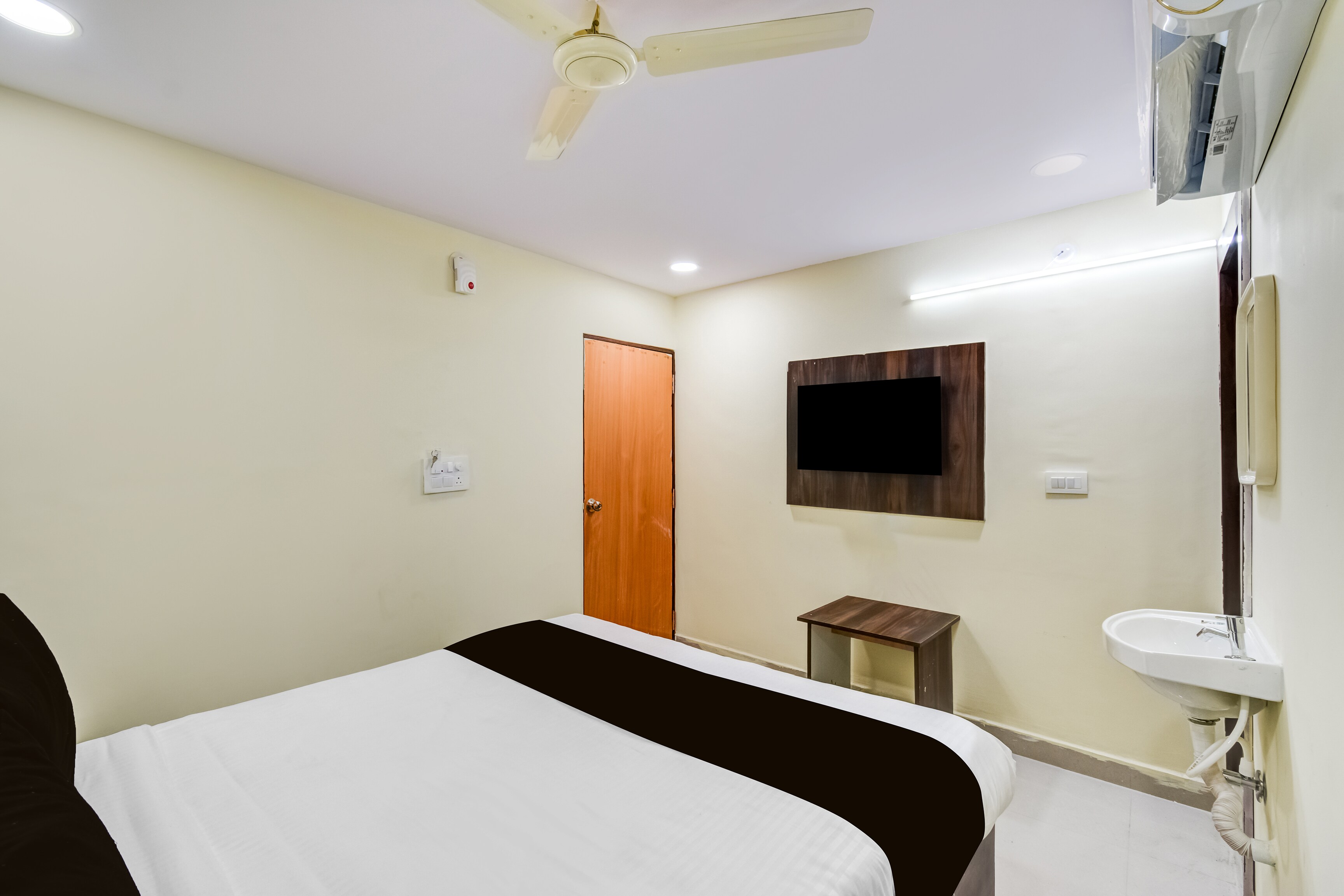 Hotel O R Square NARSINGI - Tap to explore photos