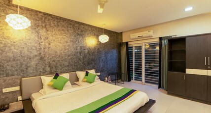 Treebo Midvalley Residence Room Type - Deluxe Room