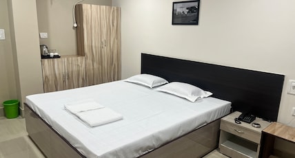 THE NIRALOY HOTEL Room Type - Double Bed room