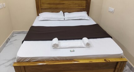 Skymountainsguesthouse@a/c rooms Room Type - 101