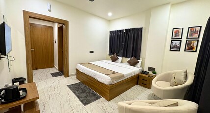 HOTEL SAMBHAVI Room Type - Deluxe Double Bed Room