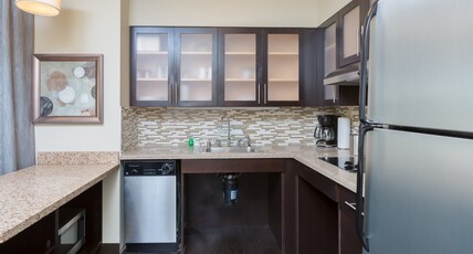 Staybridge Suites SEATTLE - FREMONT, an IHG hotel Room Type - 1 Bedroom Suite Mobility Accessible Roll In Shower
