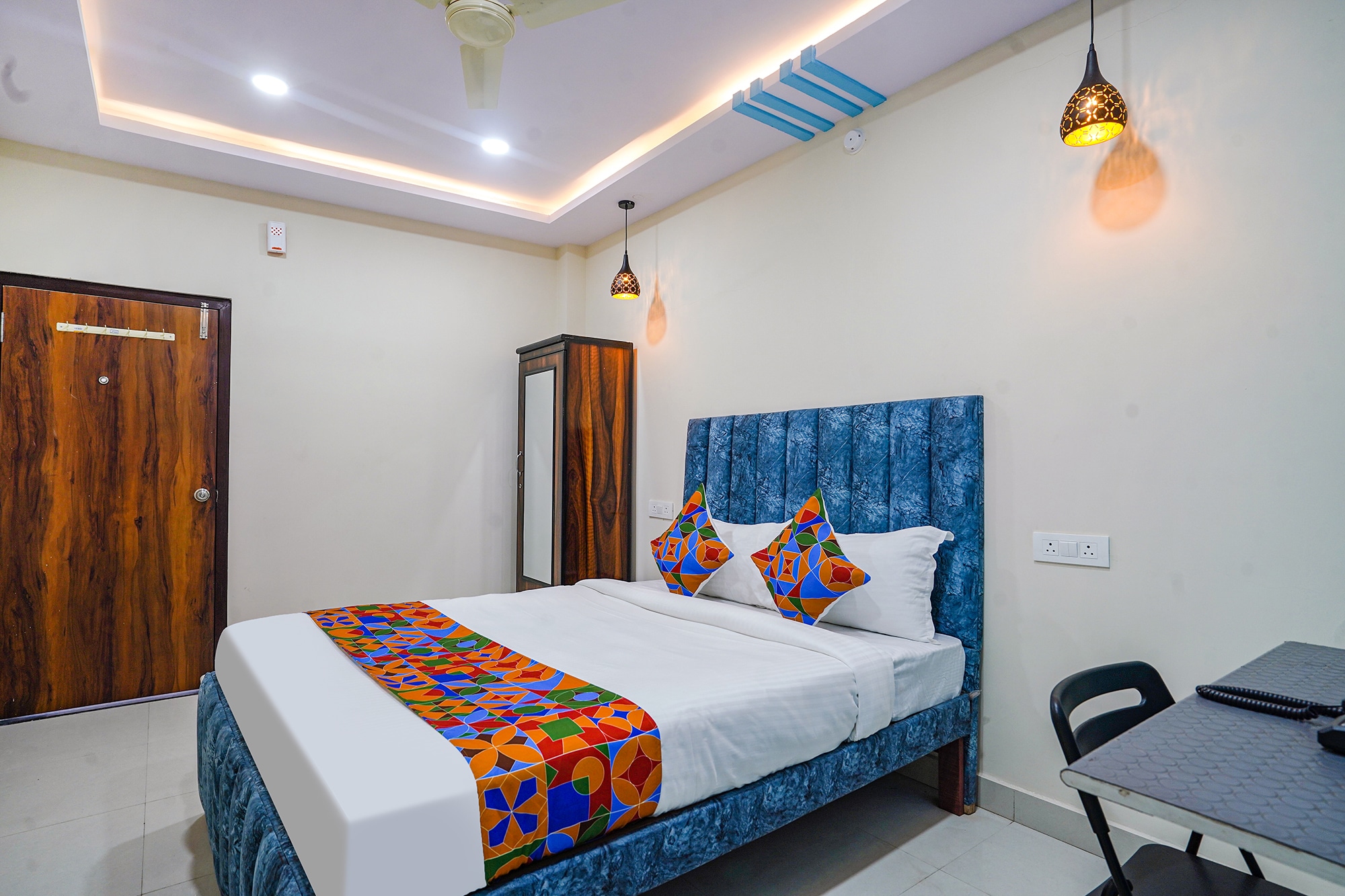 FabHotel Grand Broholic - Nr. Hitech City - Tap to explore photos