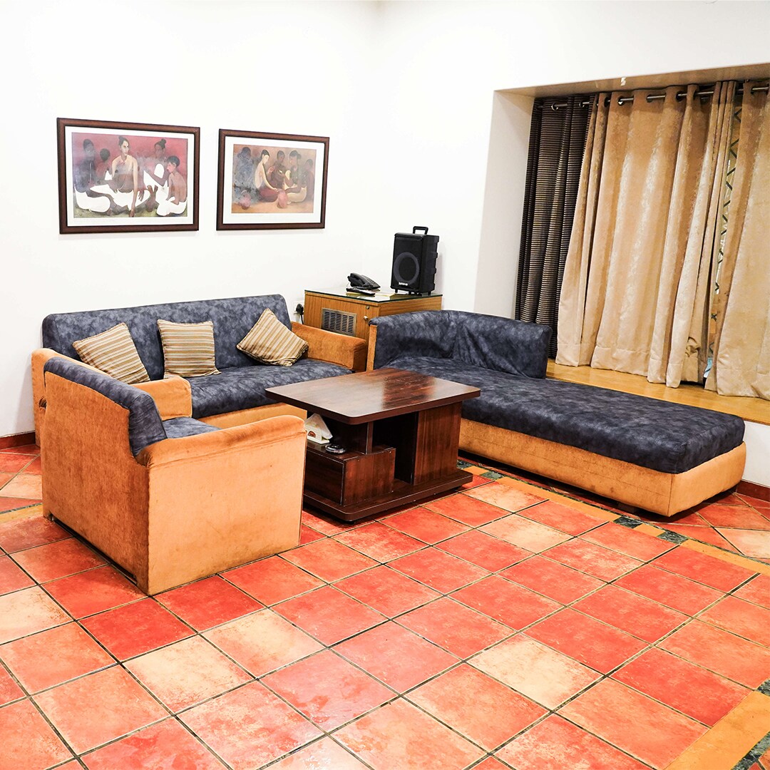 Crystal Cottage - Tap to explore photos