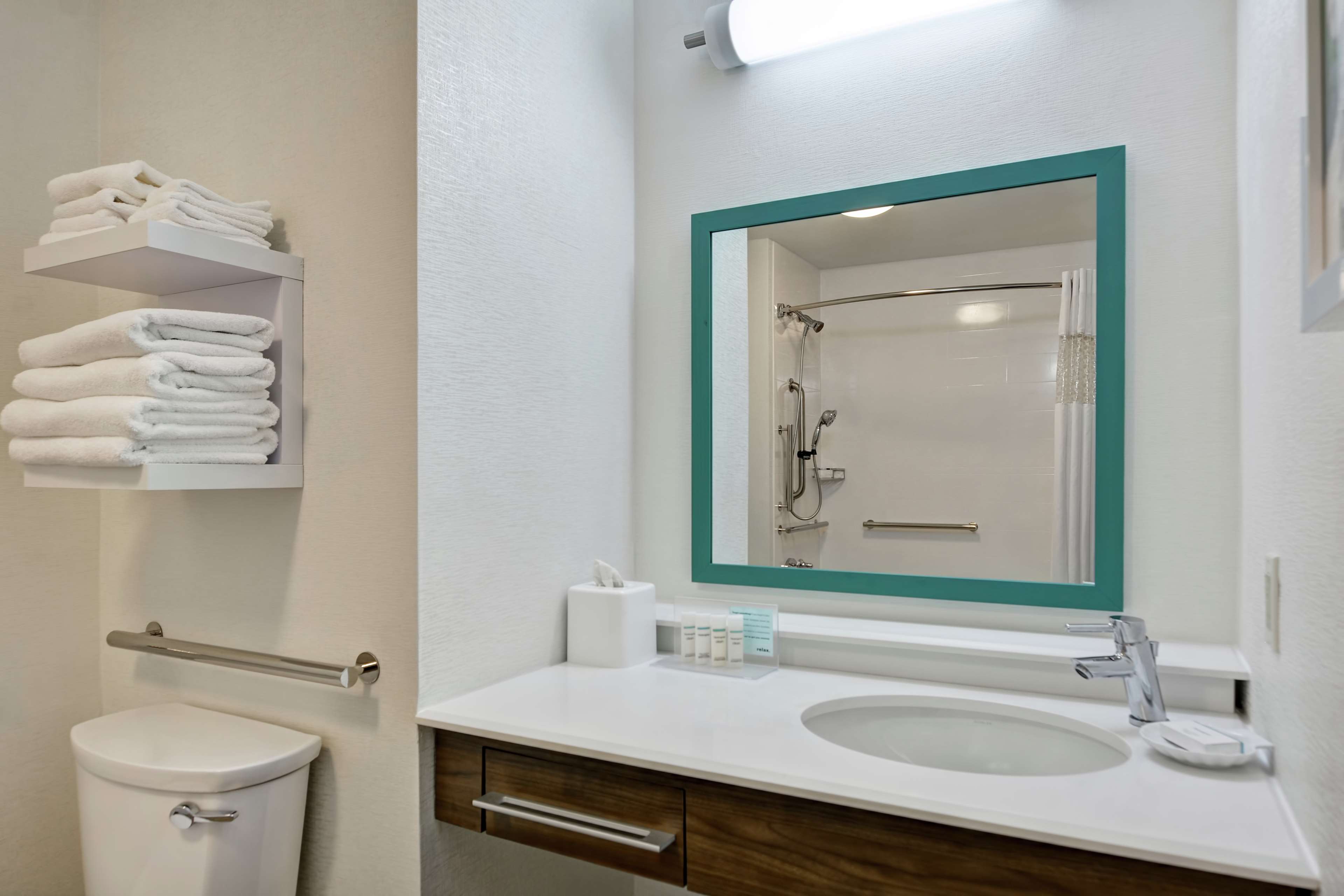 Hampton Inn & Suites by Hilton Boynton Beach - Tap to explore photos