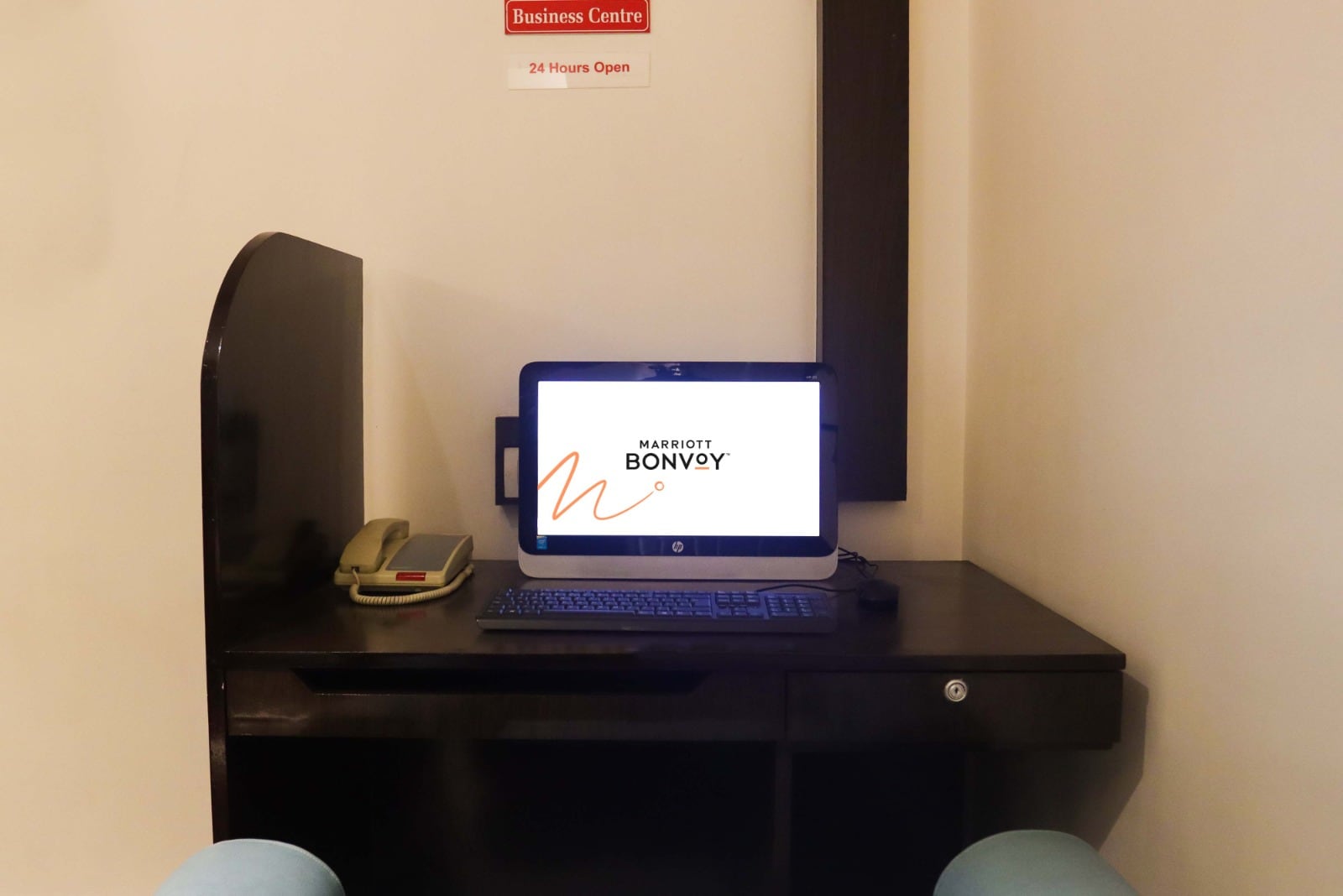 Four Points By Sheraton Vadodara - Marriott International - Tap to explore photos