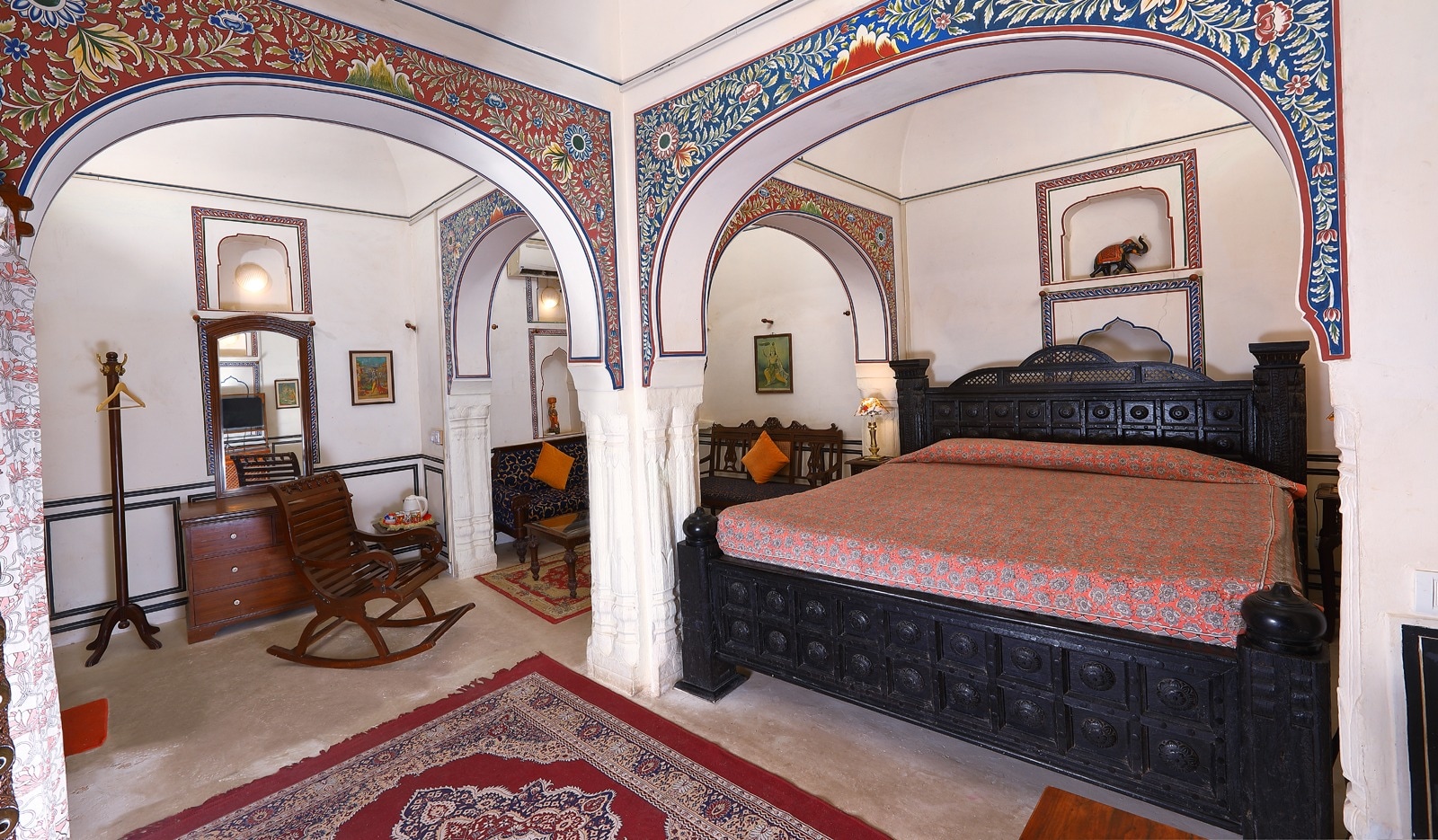 Hotel Mandawa Haveli - Tap to explore photos