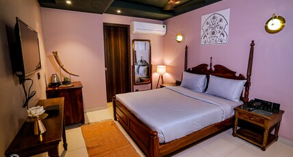 Hotel The Rajmani Near WTP Room Type - The MEHRAAB Suite