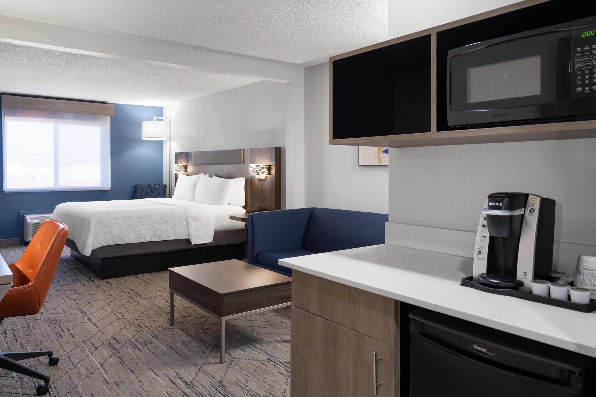 Holiday Inn Express & Suites MIDWEST CITY - Tap to explore photos
