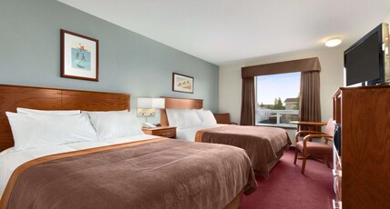 Super 8 by Wyndham Yellowknife Room Type - 2 Queen Beds, Non-Smoking
