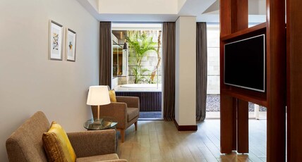 Fairfield by Marriott Bali Legian Room Type - 1 Bedroom Larger Suite, 1 King, Whirlpool