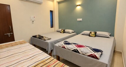 Mato Shree Aashray Room Type - Deluxe Quadruple Room 