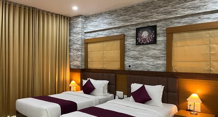 HOTEL FLORAL PALACE Room Type - Deluxe Twin Room