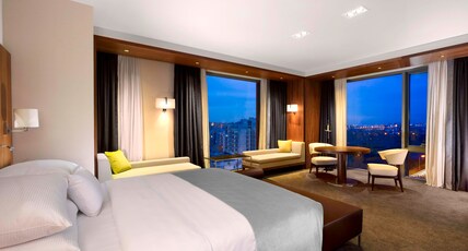 DoubleTree by Hilton Zagreb Room Type - KING CORNER SUITE