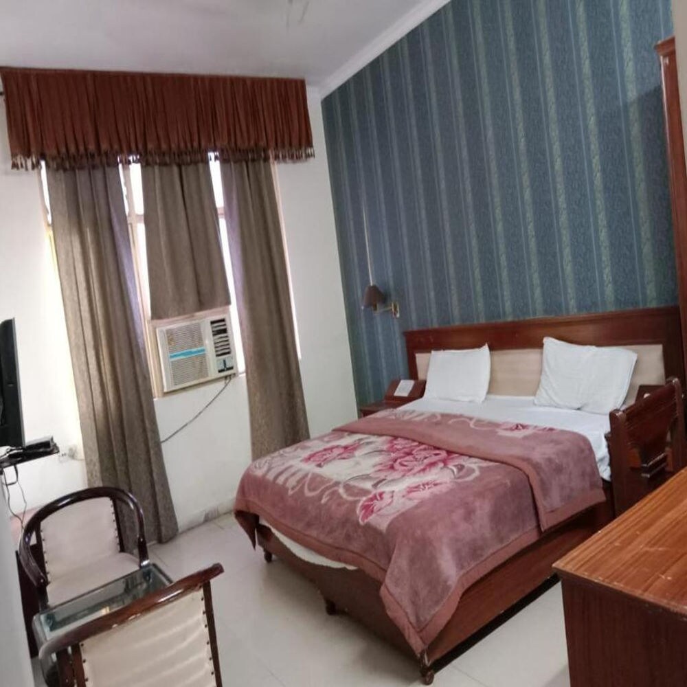 Nuova by Dcrest - Tap to explore photos