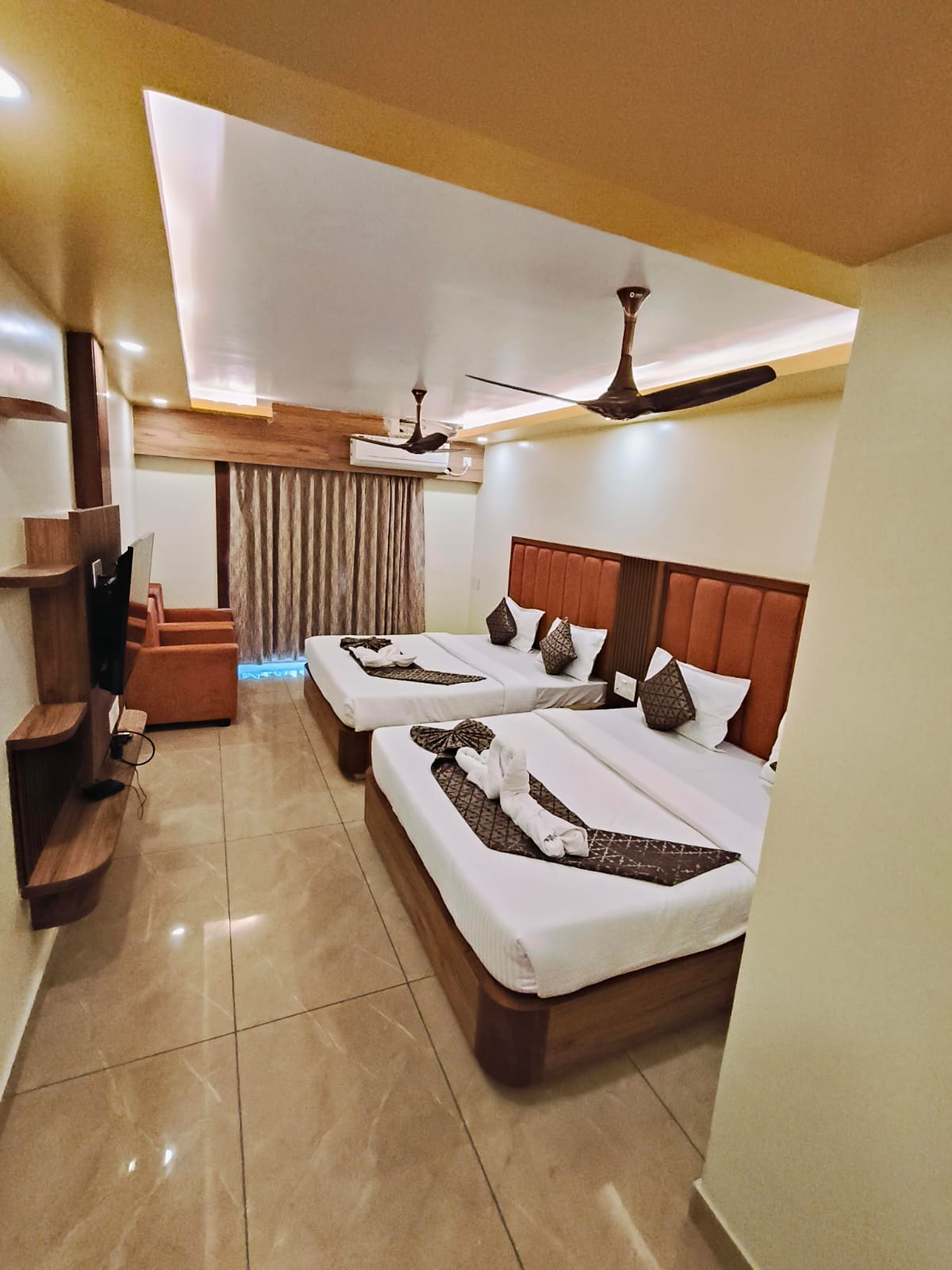 Hotel Gokul Palace - Tap to explore photos