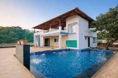 Nature View Villa with Pvt Pool with Turf, Pawana