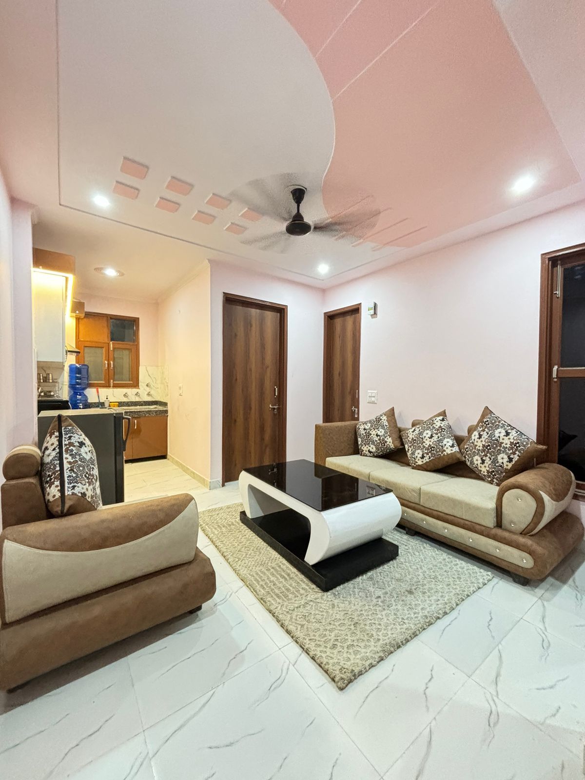 Thehrav Apartment at Kailash Puri - Tap to explore photos