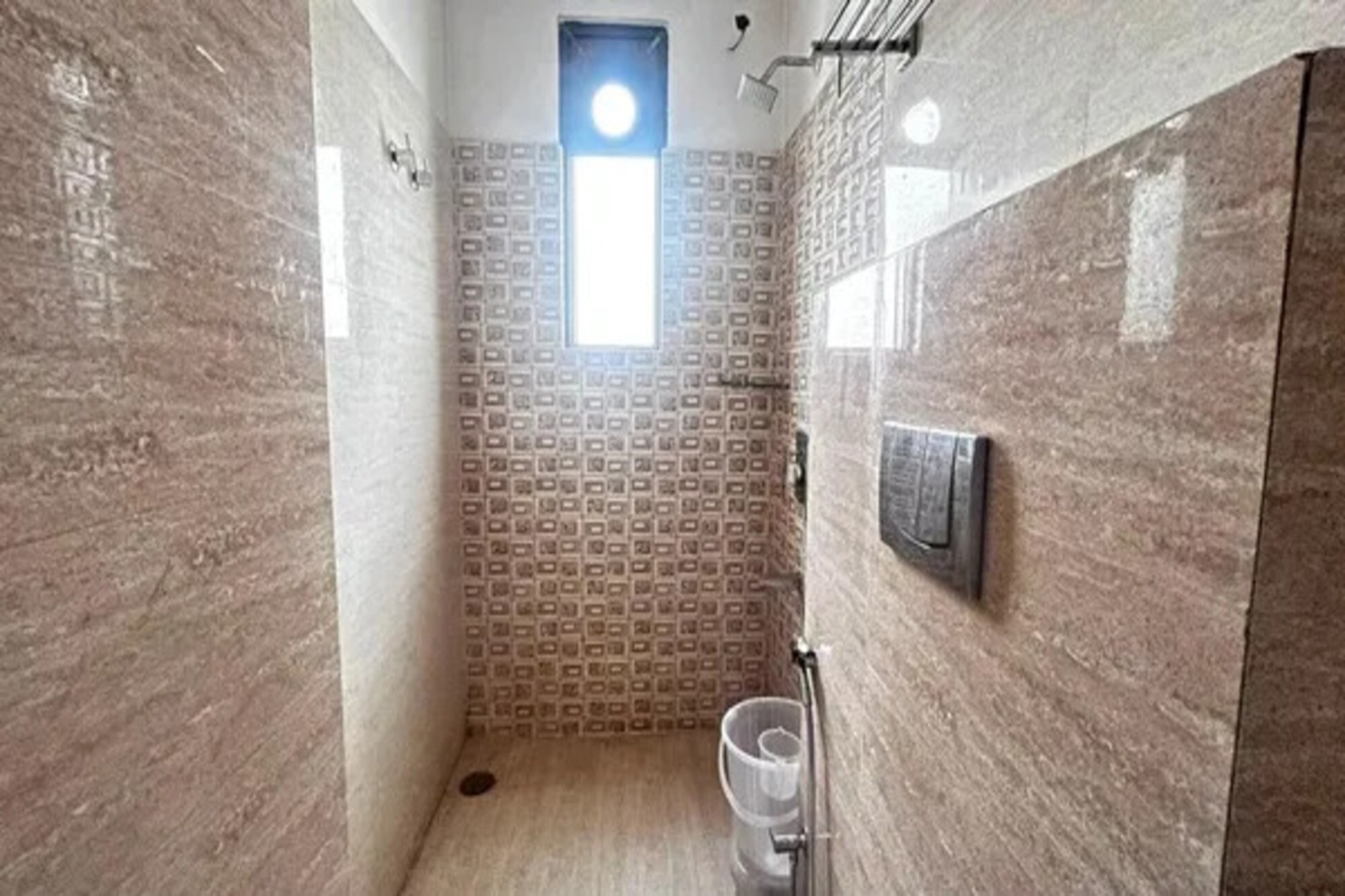 FabHotel-The Shashi - Tap to explore photos