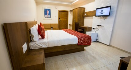 Hotel  Balaji Palace Room Type - Deluxe King Size Bed Room
