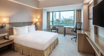 Holiday Inn Wuhan Riverside, an IHG Hotel Room Type - 1 Queen Standard Accessible