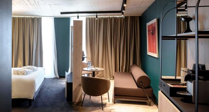 Mercure Hotel Del Room Type - Junior Suite with king-size bed and lounge
