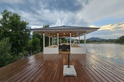 Dilshad Houseboats