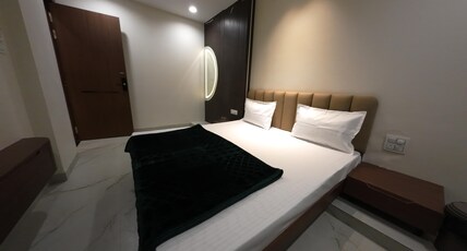HOTEL SEVA SHRI Room Type - King Bed Room with No View