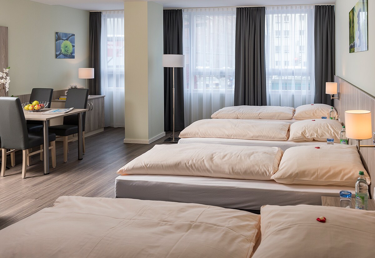 AINO Aparthotel Olympiapark - Tap to explore photos