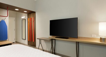 Tru by Hilton St. Charles St. Louis, MO Room Type - 1 KING BED