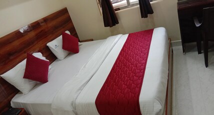 APPANNA GOLDEN INN Room Type - KING SIZE DOUBLE BED AC