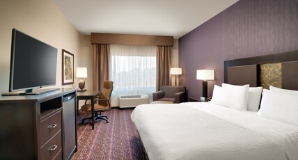 Holiday Inn Express Hotel & Suites Billings Room Type - 1 King Bed Standard Mobil Access Tub