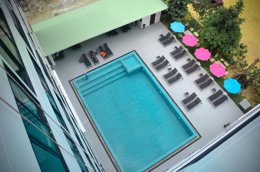 RedDoorz I-Talay Resort - Tap to explore photos