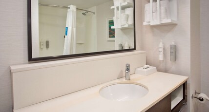 Hampton Inn by Hilton Union City Room Type - 2 QUEENS W  FRIDGE MICROWV