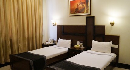 Hotel Avalon In Room Type - Deluxe Twin Bed Room